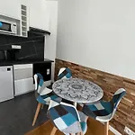 Lägenhet 2- Cosy One Bedroom 2-4p, Located Place Nationale *